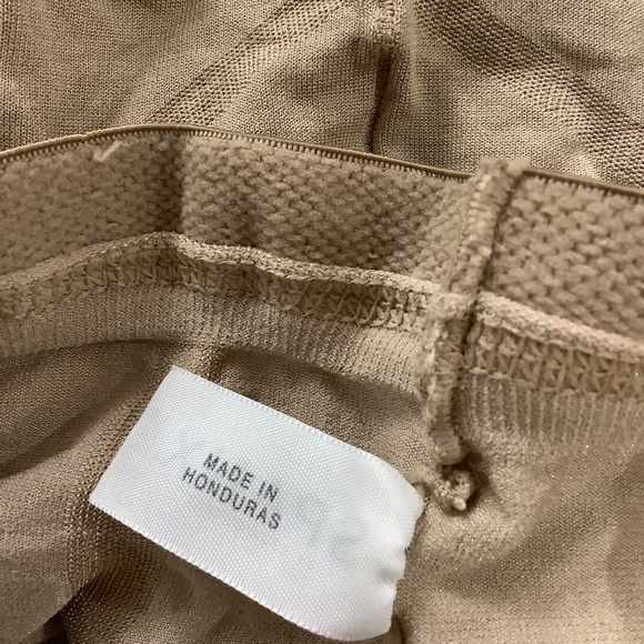 Spanx size A mid-thigh short - Picture 5 of 8